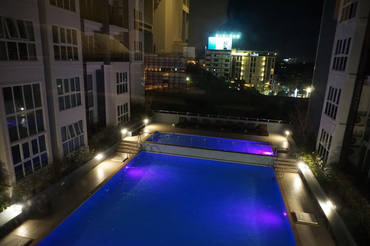 Pool View Room The Prio Chiang Mai Esterno foto